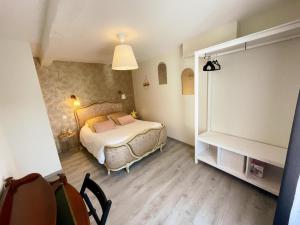 Maisons de vacances Charmant gite a Langeais avec terrasse et wifi inclus pour 4 personnes - FR-1-381-616 : photos des chambres