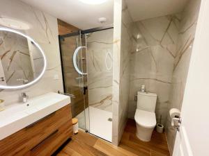 Maisons de vacances Charmant gite a Langeais avec terrasse et wifi inclus pour 4 personnes - FR-1-381-616 : photos des chambres
