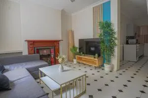 Affordable 3 Bedroom House Darlinghurst with 2 E-Bikes Included - Sydney