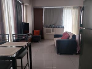 Emy Cozy Studio unit with street view balcony