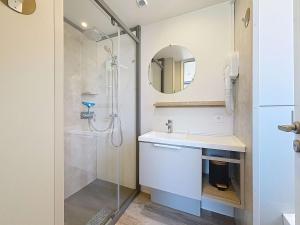 Mobil-home confort 6 pers, 3 ch, pisc chauffée, à 200m plage Jullouville - FR-1-361A-70
