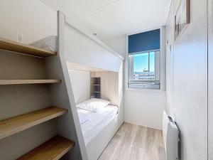 Mobil-home confort 6 pers, 3 ch, pisc chauffée, à 200m plage Jullouville - FR-1-361A-70