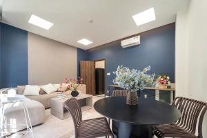 KN Holiday Home in Global City