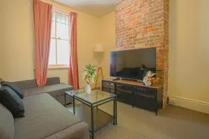 Stylish 3-Bedroom Near Darling Harbour - Free E-Bikes! - Sidney