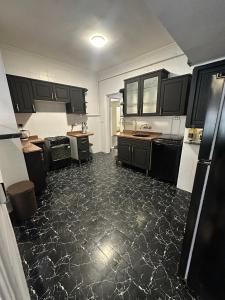 APOLO- 3 Bedroom Luxury Nile View Apartment