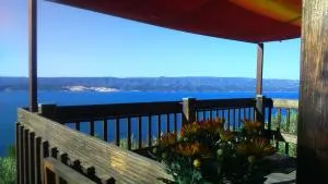 Charismatic Garden Cottage with Sea View - Podšpilje