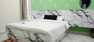 Yash Paying Guest House