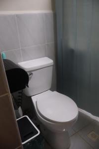 Pool view Condo with Balcony near Mactan Airport - La Vela Studio Mactan