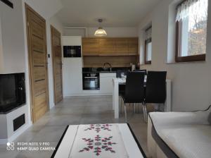 Domek pod brzyzkiem 2