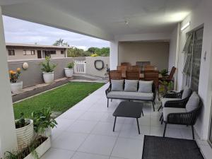 Close to the sea - Sea Facing Upstairs En-Suite Bedroom In Main House
