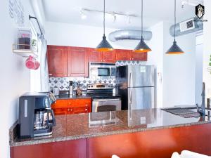 The Stallion #205 - Modern Spacious Loft in Downtown - Walkable to attractions