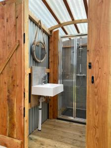 The Secret Shepherds Hut- Off Grid Retreat