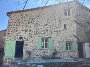 Le Baguier, maison de caractère dans hameau typique provençal