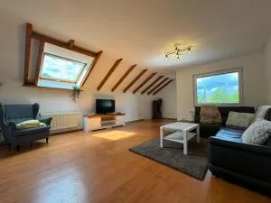 Dachgeschoss Wohnung mit Blick ins Grüne - 施朗根巴特