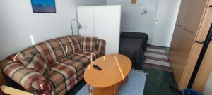 Kokonainen huoneisto olohuone makuualkovi ja keittiö ei suihkuh Iisalmen keskusta