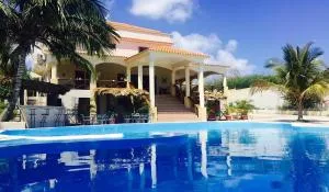 Hotel la Saladilla Bleach Club - El Arroyo