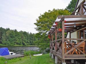 Holiday house by the lake with a fireplace
