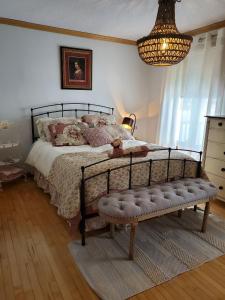 Saguenay-Lac-Saint-Jean Getaway 3-Bedroom Holiday Cottage with Garden View