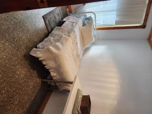 Saguenay-Lac-Saint-Jean Getaway 3-Bedroom Holiday Cottage with Garden View