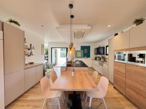 Villas L-essence du sud avec 4 suites, piscines et four a pizza : photos des chambres