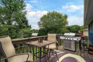 Cozy and Bright 3br apartment 15 min to DT Avl