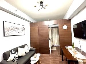 City chic in the heart of Makati #4609