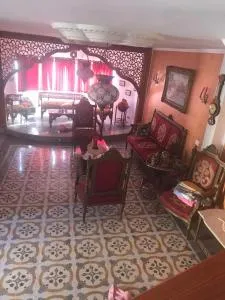 Maison style Antique Meublée - Uzalis