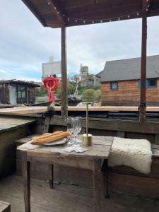 Bateau traditionnel de Loire face au château dAngers