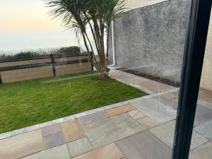 Elegant room with sea and garden view in Swansea city centre