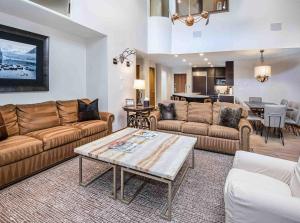 Village Inn Plaza #32 Condo