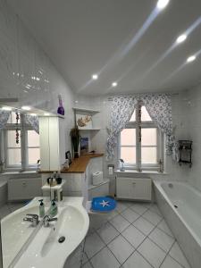 Altstadt Apartment Zittau - stilvolle familienfreundliche Ferienwohnung 78qm am Zittauer Museum und Zittauer Gebirge im Herzen der Oberlausitz mit eigenem Parkplatz ideal zum Wandern im Dreiländereck