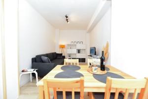 Apartman u atraktivnoj kuci u nizu s garazom