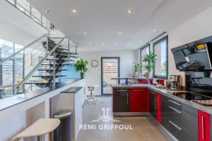 Maisons de vacances The Cosmopolitan Architect Design Home with Rooftop Jacuzzi 8 Guests : photos des chambres