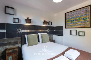 Maisons de vacances The Cosmopolitan Architect Design Home with Rooftop Jacuzzi 8 Guests : photos des chambres