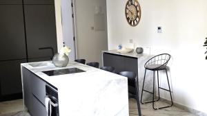 Luxurious 2BR Apartment in City Center with Internet