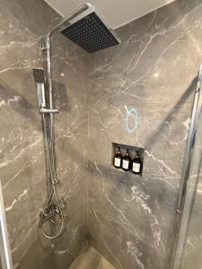 Pagrati Luxury Gray Studio-Chremonidou street