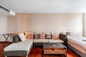 2 BR in Downtown BTS Chitlom BKK