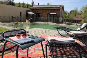 Maisons d'hotes Magnifique gite ecologique en pleine campagne avec piscine : photos des chambres