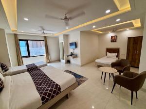 Hotel G R Residency GOLDEN TEMPLE JUST 2 mins WALKING DISTANCE FROM HOTEL