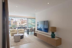 Mackenzy Dream Residence 202
