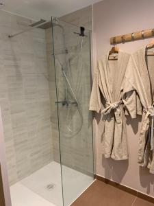 Appartements loft jacuzzi sauna pool yoga sea view love-room : photos des chambres