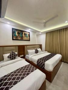 Hotel G R Residency GOLDEN TEMPLE JUST 2 mins WALKING DISTANCE FROM HOTEL