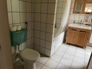 Balage Guesthouse - in a green area, with our own garden - next to Metro 4 station and with free parking