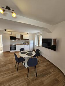 Apartman Logorun stone house 10 m from the sea