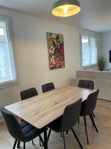 Appartement 4 à 6 adultes linge compris Les Epesses 3 min du parc PUY DU F0U cosy et bien équipé