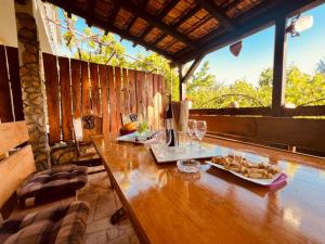 Peaceful Family House with Terrace and garden in Pula