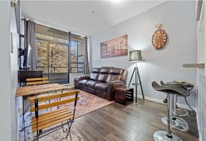 Cozy 1 Bedroom Downtown Central