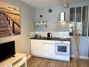 Baie de Sanary - Beau F2 bord de mer avec piscine