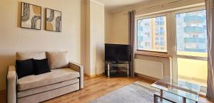 HolidayHomePL Statek 210 z sypialnią i dwoma balkonami 100m od plaży