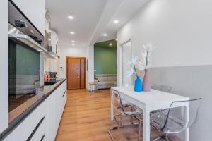 Casa vacanze Delina- Luxury Apartment metro A
